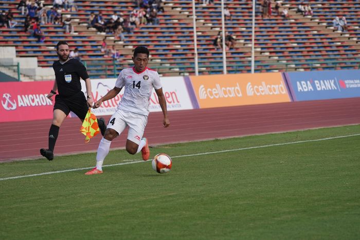 Gol Fajar Fathurrachman berhasil menjaga jarak timnas U-22 Indonesia atas Timor Leste