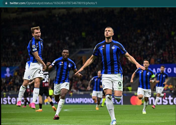 Edin Dzeko mencetak satu gol dalam kemenangan 2-0 Inter Milan atas AC Milan pada leg pertama semifinal Liga Champions 2022-2023.