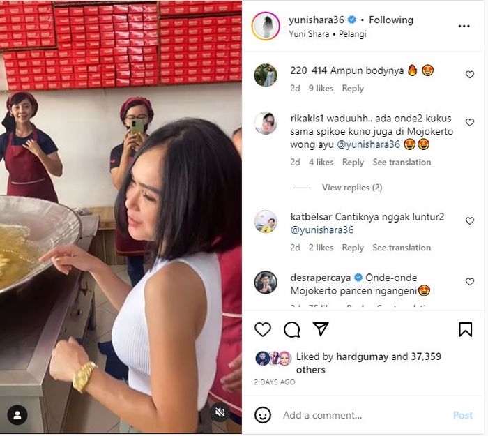 Yuni Shara mendadak jumpa fans dengan penjual onde-onde