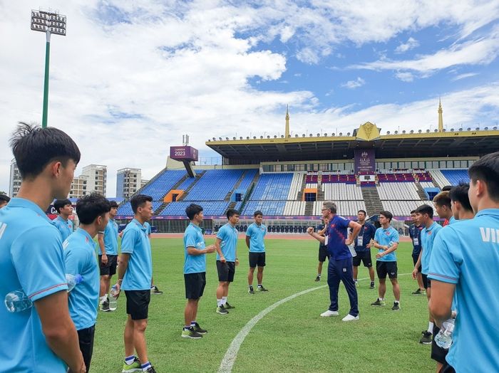Timnas U-22 Vietnam terpantau tidak menggelar latihan untuk melawan timnas U-22 Indonesia pada Jumat (12/5/2023), skuad Phillipe Troussier hanya melihat National Olympic Stadium.