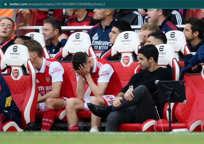 Ekspresi kekecewaan Mikel Arteta di bangku cadangan pemain saat Arsenal takluk 0-3 dari Brighton &amp; Hove Albion, Minggu (14/5/2023) malam WIB.