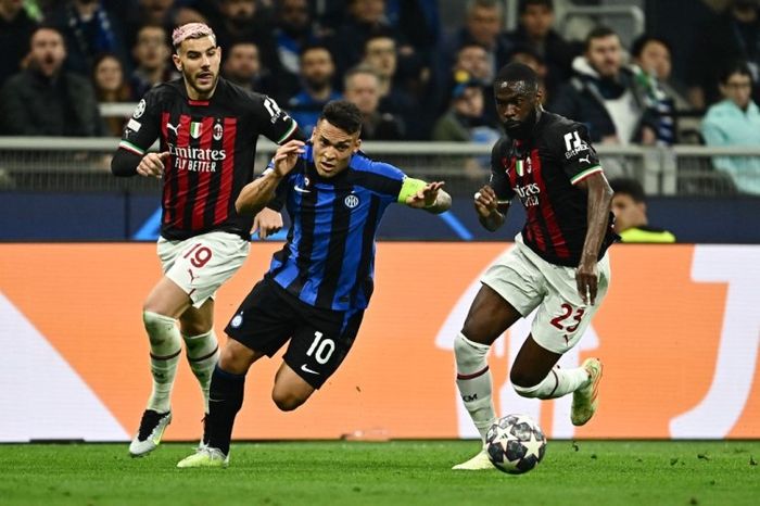 Aksi striker Inter Milan, Lautaro Martinez, dalam laga kontra AC Milan pada semifinal Liga Champions 2022-2023.