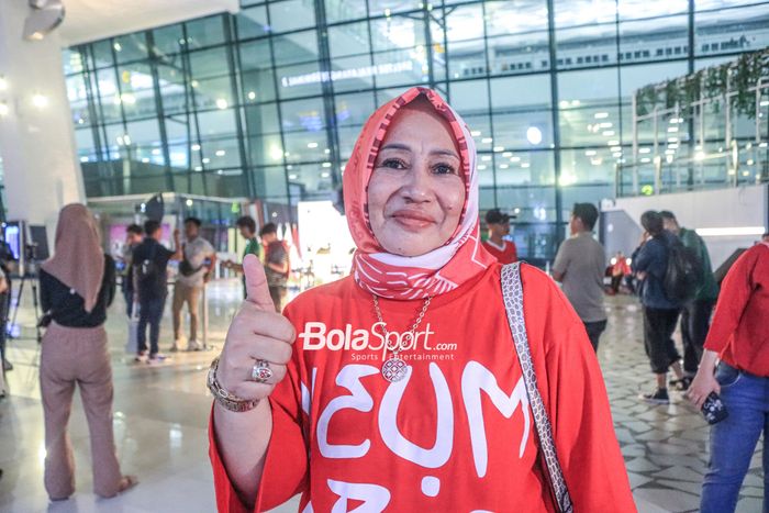 Ibu dari Beckham Putra Nugraha, Yuyun Zauhariyyah, saat ditemui di Bandara Soekarno Hatta, Tangerang, Banten, Kamis (18/5/2023) malam