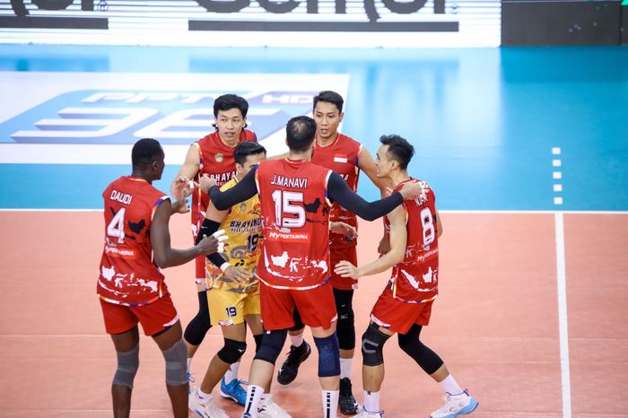 Jakarta Bhayangkara pada semifinal menghadapi Police Sports Team (Qatar) pada semifinal Asian Men's Club Volleyball Championship (AVC) 2023 di  Isa Bin Rashid Volleyball Hall, Manama, Bahrain, Sabtu (20/5/2023).