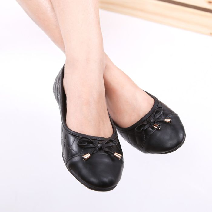 4 Rekomendasi Flat Shoes Hitam untuk Ngantor Harga Rp100 Ribuan! Stylo