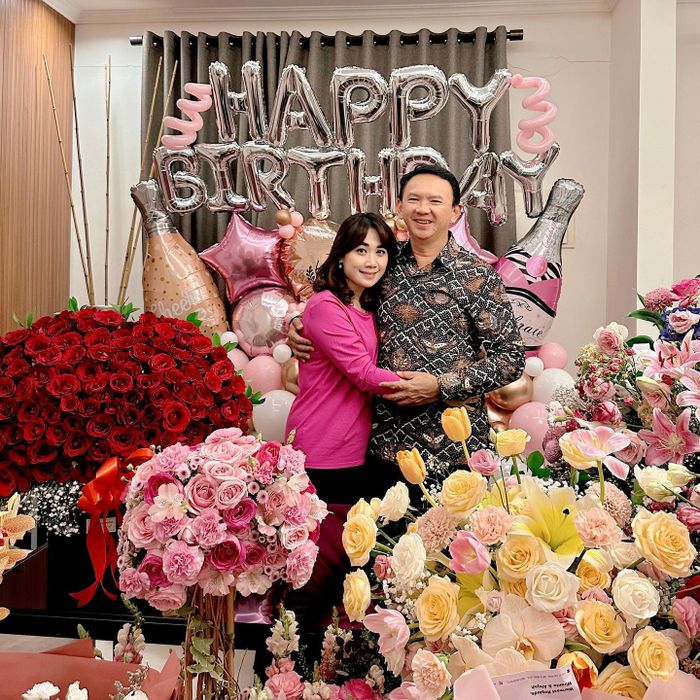 Ahok beri ratusan bunga untuk Puput Nastiti Devi
 