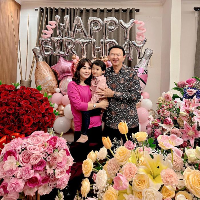 Ahok beri ratusan bunga untuk Puput Nastiti Devi
 