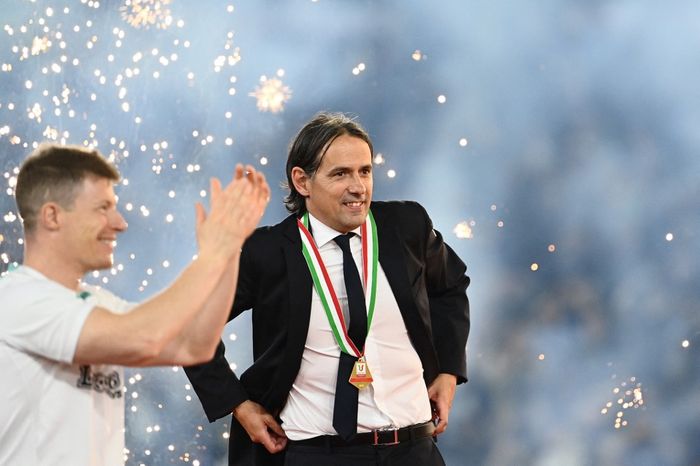 Simone Inzaghi saat antarkan Inter Milan juara Coppa Italia usai kalahkan Fiorentina pada final di Olimpico, Roma (24/5/2023).