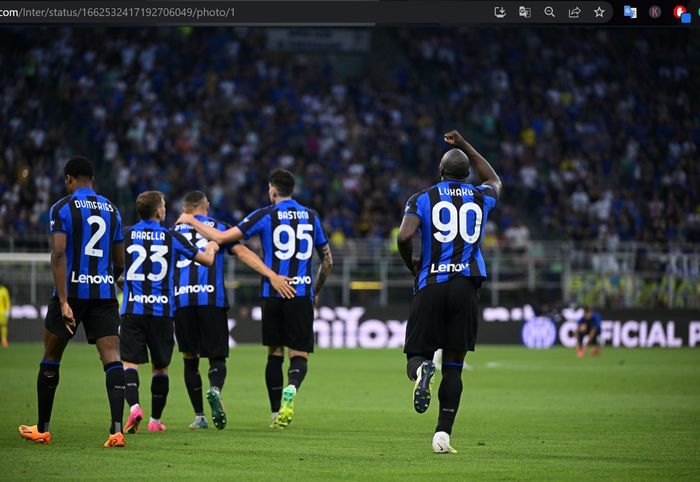 Para pemain Inter Milan merayakan gol Romelu Lukaku ke gawang Atalanta pada giornata 37 Liga Italia 2022-2023 di Stadion Giuseppe Meazza, Sabtu (27/5/2023).