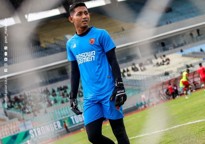 Kiper timnas Indonesia, Reza Arya Pratama, ketika memperkuat PSM Makassar di Liga 1.