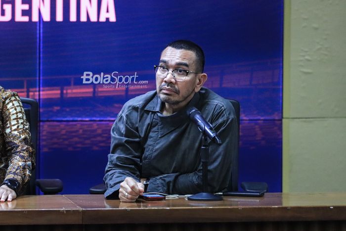 Anggota Komite Eksekutif PSSI, Arya Sinulingga, saat hadir dalam sesi jumpa pers di Stadion Utama Gelora Bung Karno, Senayan, Jakarta, Senin (29/5/2023) sore.