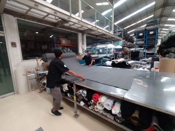 Proses awal pembuatan sepatu di pabrik yang menghasilkan sepatu merek Concave, Tangerang (9/6/2023), yang bekerja sama dengan Jesse Lingard untuk menghasilkan produk JLingz.