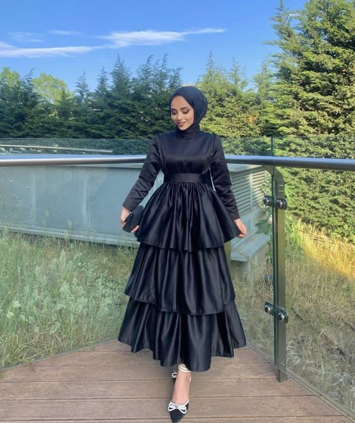 Inspirasi Dress Hitam Elegan Hijab dari Selebgram yang Bisa Ditiru Stylo