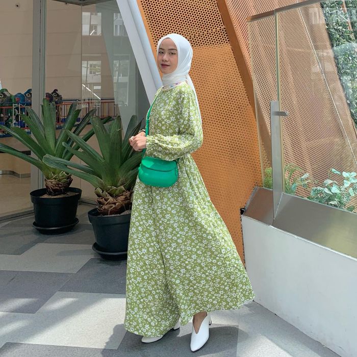 Ide Styling Sage Green Dress Hijab yang Kekinian ala Selebgram Stylo