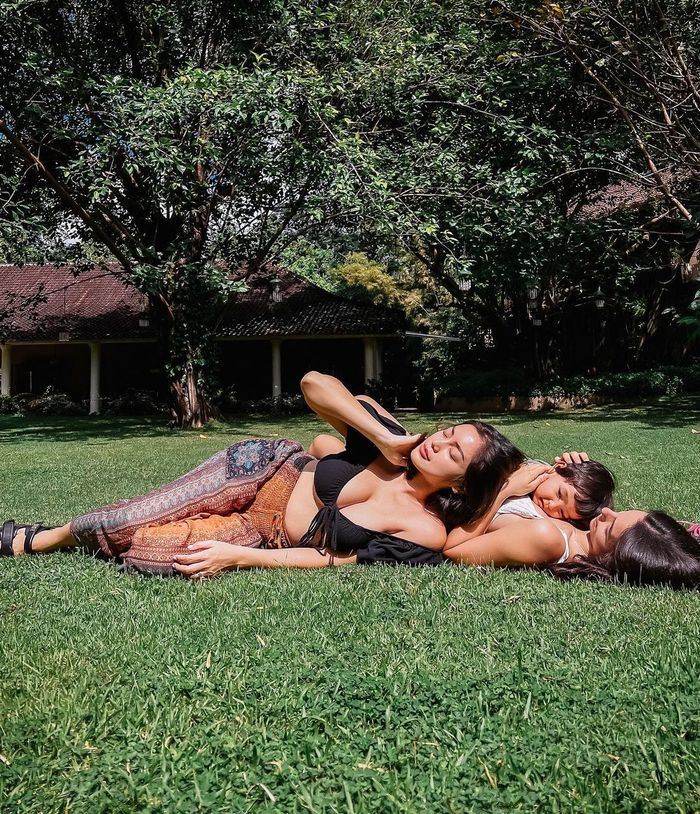 Gaya seksi Jessica Iskandar