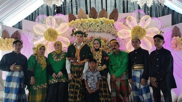 Bule Prancis nikahi Gadis Polewali