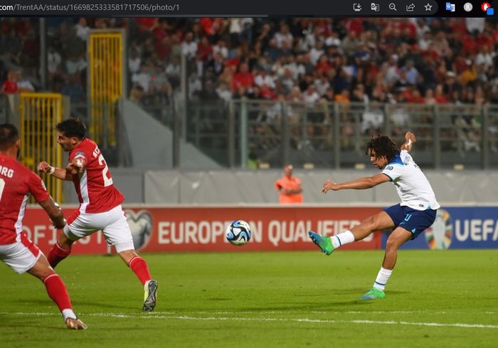 Trent Alexander-Arnold bermain sebagai gelandang saat timnas Inggris melawan timnas Malta dalam kualifikasi EURO 2024, Jumat (16/6/2023).