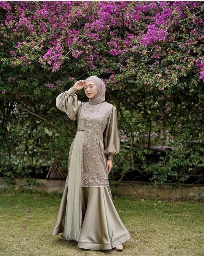 3 Outfit Dress Wisuda Hijab Elegan dari Selebgram yang Menawan - Stylo
