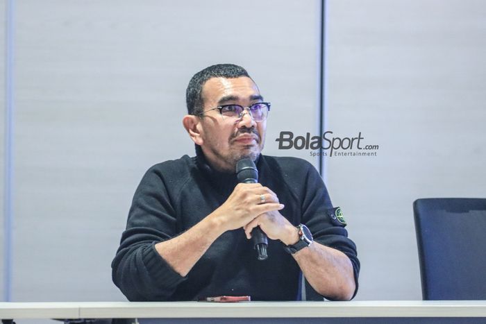 Anggota Komite Eksekutif PSSI, Arya Sinulingga, sedang memberikan keterangan kepada awak media dalam sesi jumpa pers di Menara Danareksa, Gambir, Jakarta Pusat, Jumat (23/6/2023) siang.