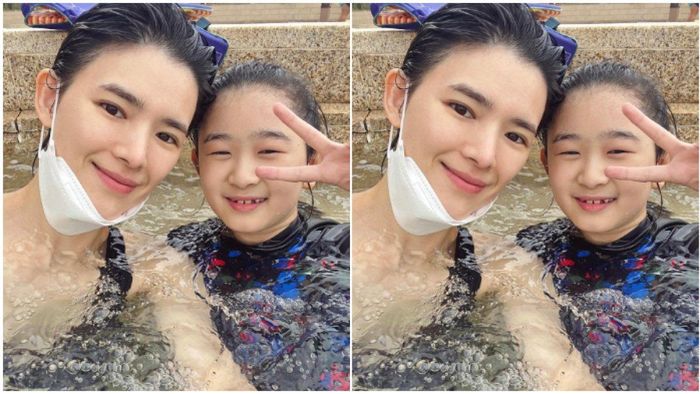 Bae Jita bersama putrinya  