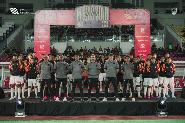 Skuad lengkap Persis Solo yang diperkenalkan pada Sabtu (24/6/2023) di Stadion Manahan, Solo dalam tajuk The Glorious Century