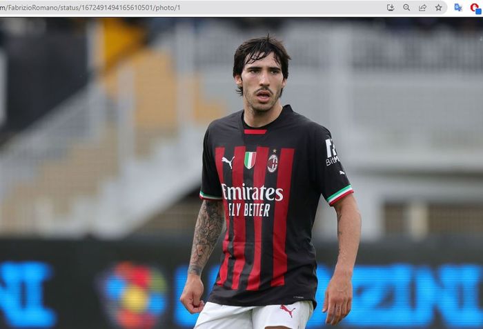 Sandro Tonali saat masih berseragam AC Milan.