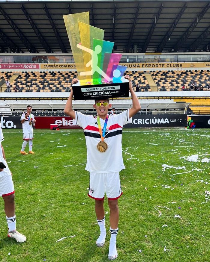 Welber Jardim baru saja mengantarkan klubnya, Sao Paulo U-16 juara Copa Criciuma U-17 2023 pada Sabtu (1/7/2023).