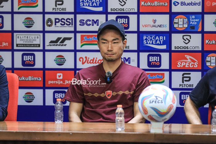 Pemain asing PSM Makassar, Kenzo Nambu, saat hadir dalam sesi jumpa pers setelah laga pekan pertama Liga 1 2023  di Stadion Utama Gelora Bung Karno, Senayan, Jakarta, Senin (3/7/2023) malam.