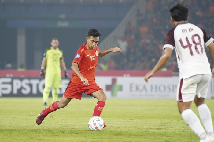 Pemain Persija Jakarta, Rayhan Hannan, menjalani debut saat melawan PSM Makassar