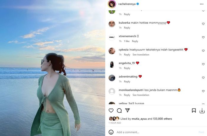 Komentar netizen di unggahan Angel Karamoy