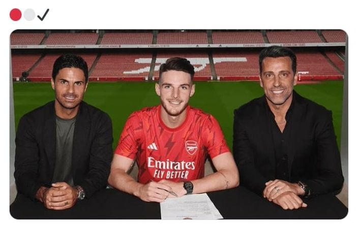 Declan Rice (tengah) resmi pindah ke Arsenal dari West Ham United (15/7/2023), The Gunners langsung jadi tim terboros Liga Inggris di bursa transfer musim panas 2023.