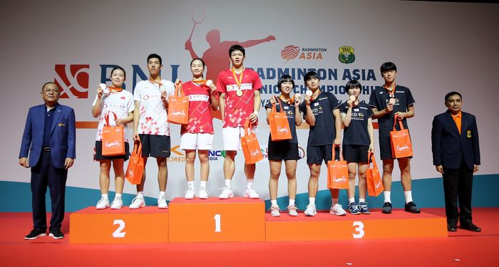 Podium Ganda Campuran Kejuaraan Asia Junior 2023, di GOR Amongraga, Yogyakarta, Minggu (16/7/2023).