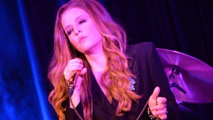 Lisa Presley putri Elvis Presley meninggal dunia di usia 54 tahun.
 