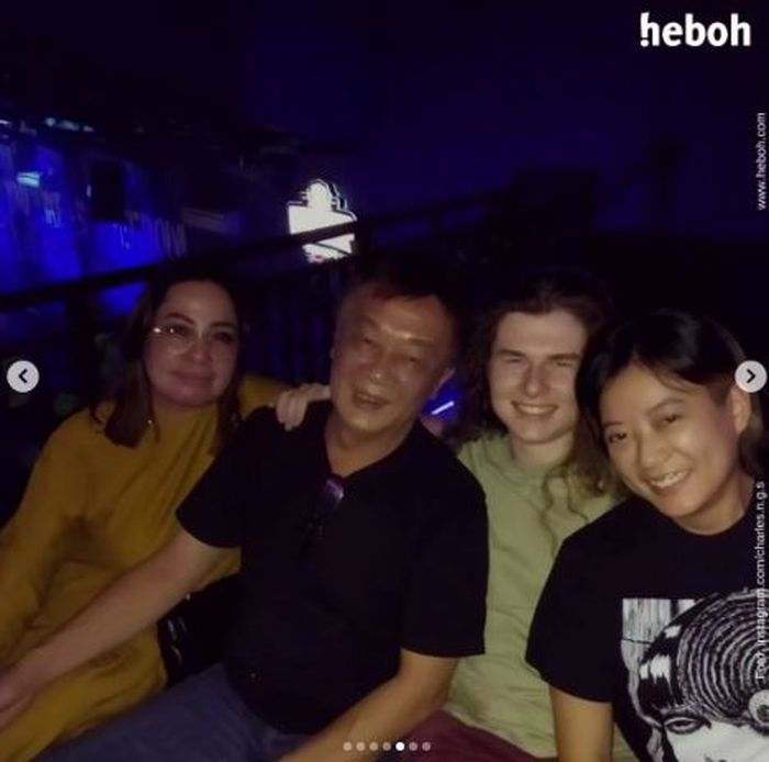 Pacar bule Leony Trio Kwek-kwek dekat dengan ayah dan ibu sang artis