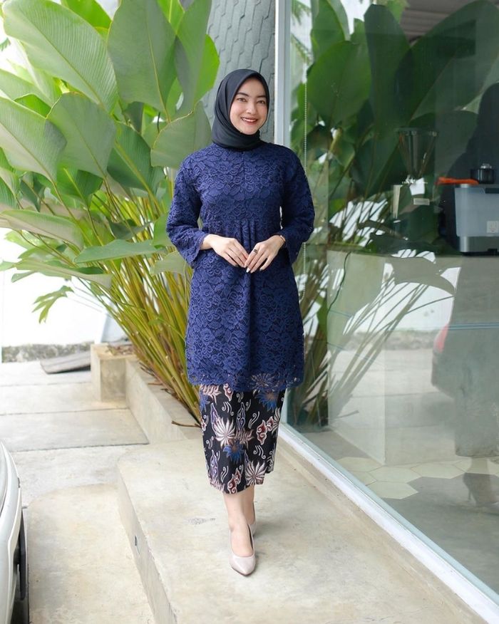 3 Model Kebaya Tunik Brokat Terbaru, Gaya Simple Elegan dan Mewah - Stylo