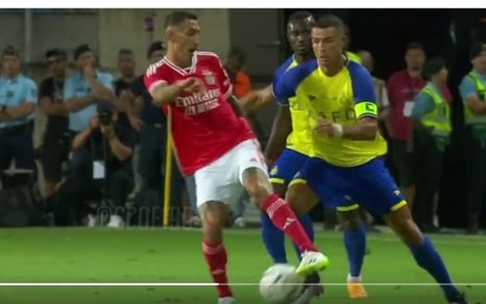 Momen Cristiano Ronaldo dipermalukan Angel Di Maria dalam laga pramusim antara Al Nassr vs Benfica (20/7/2023).