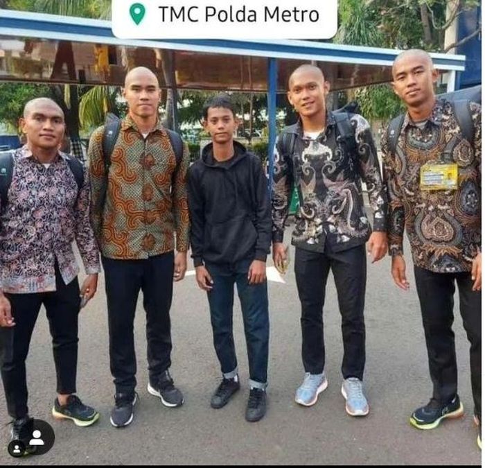  Sebanyak 4 pemain timnas U-20 Indonesia mengikuti pendidikan polisi yakni Muhammad Ferarri, Kakang Rudianto, Frengky Missa, dan Ginanjar Wahyu.
