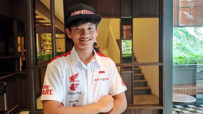 Pembalap JuniorGP asal Indonesia yang menang di race kedua seri Barcelona pada 17 Juli 2023, Fadillah Arbi Arditama.