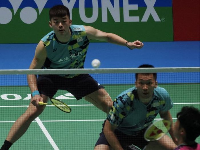 Pasangan ganda putra Taiwan, Lee Yang/Wang Chi Lin, pada final Japan Open 2023 di Yoyogi National Gymnasium, Minggu (30/7/2023).