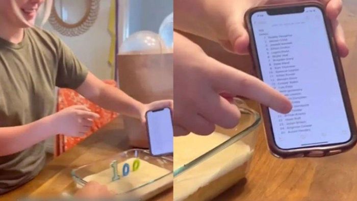 Seorang gadis yang mendapat hadiah dari ibunya