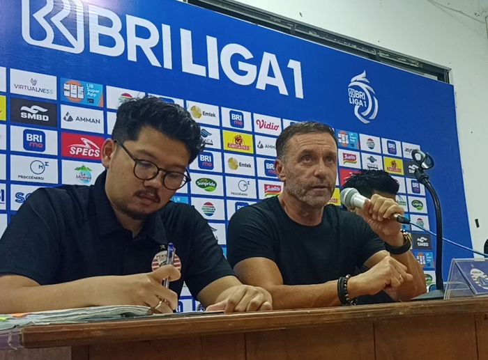 Pelatih Persija Jakarta, Thomas Doll dalam sesi jumpa pers setelah laga melawan PSS Sleman, Jumat (4/8/2023)