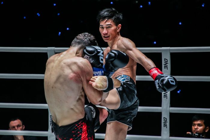 Tawanchai PK.Saenchai mengalahkan Davit Kiria via TKO di ronde kedua dalam ajang ONE Fight Night 13, Sabtu (5/8/2023) di Bangkok.