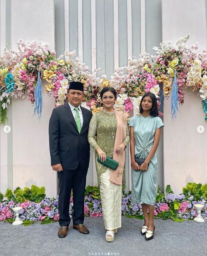 Bella Saphira kondang bersama anak sambung