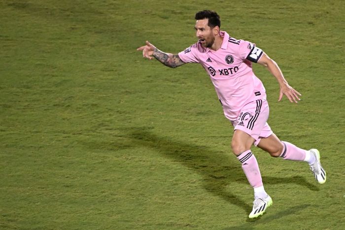 Lionel Messi merayakan gol untuk Inter Miami saat hadapi FC Dallas pada ajang Leagues Cup di Toyota Stadium, Texas (6/8/2023).