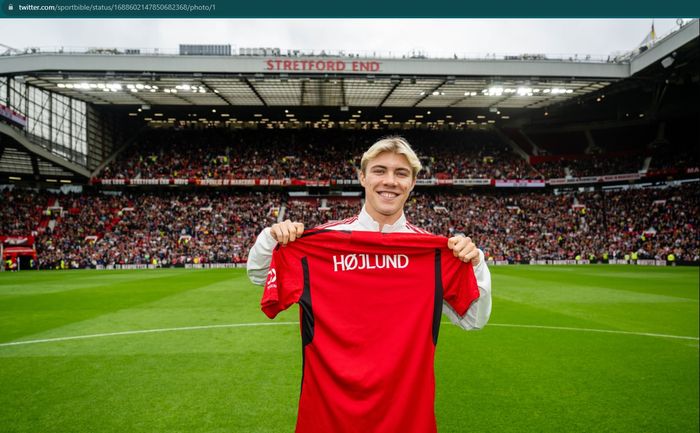 Penyerang baru Man United, Rasmus Hojlund, diketahui belum memiliki nomor punggung.