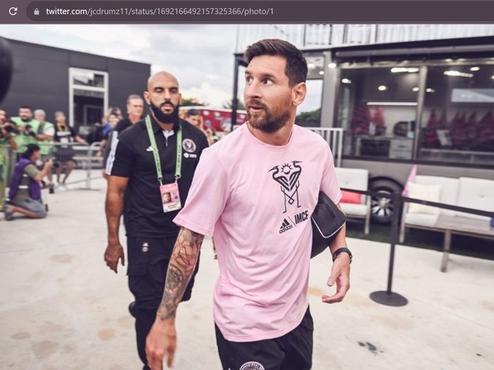 Lionel Messi mendapat fasilitas khusus berupa bodyguard.