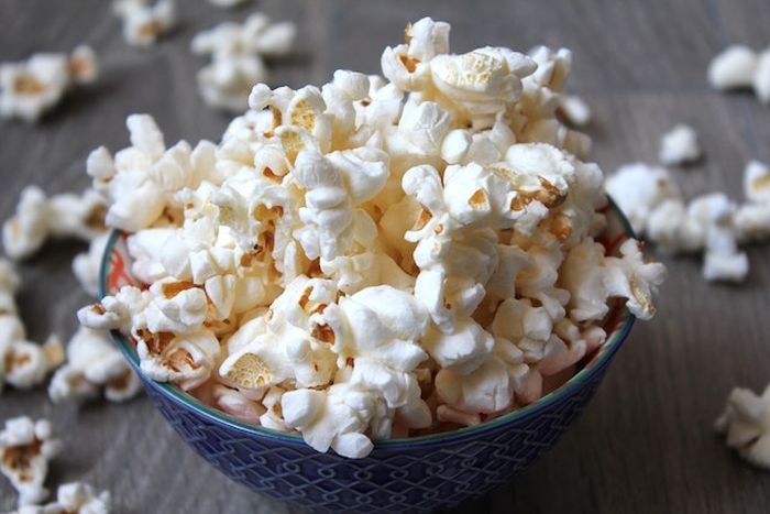 Salah Satunya Popcorn Tanpa Mentega, 5 Makanan Ringan Ini Bantu Menurunkan  Kolesterol - Semua Halaman - Kids
