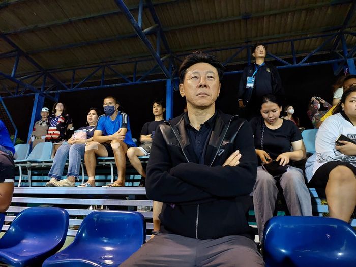 Shin Tae-yong memantau laga Thailand Vs Kamboja di PTT Stadium, Senin (21/8/2023).