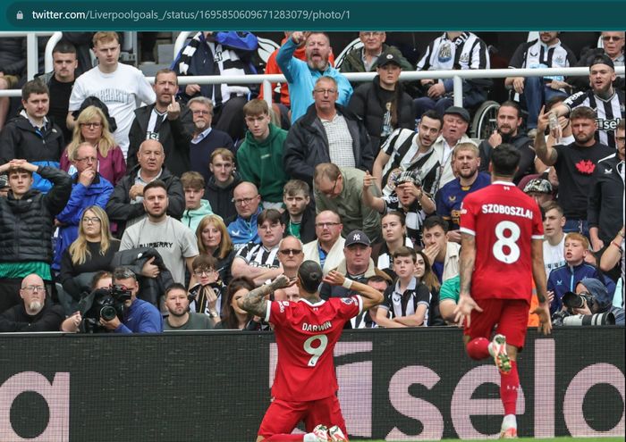 Selebrasi Darwin Nunez usai mencetak gol ke gawang Newcastle United pada pekan ke-3 Liga Inggris 2023-2024 yang mewarnai kemenangan comeback Liverpool.