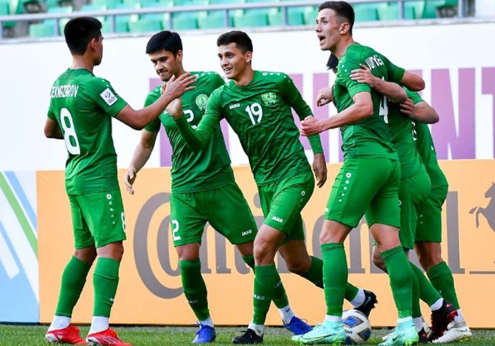 Para pemain Timnas U-23 Turkmenistan selebrasi seusai mencetak sejarah mengalahkan Iran 2-1 dalam Youth Cup of Asia 2022. Mereka akan ke Solo untuk menghadapi Indonesia di Kualifikasi Piala Asia U-23 2024.